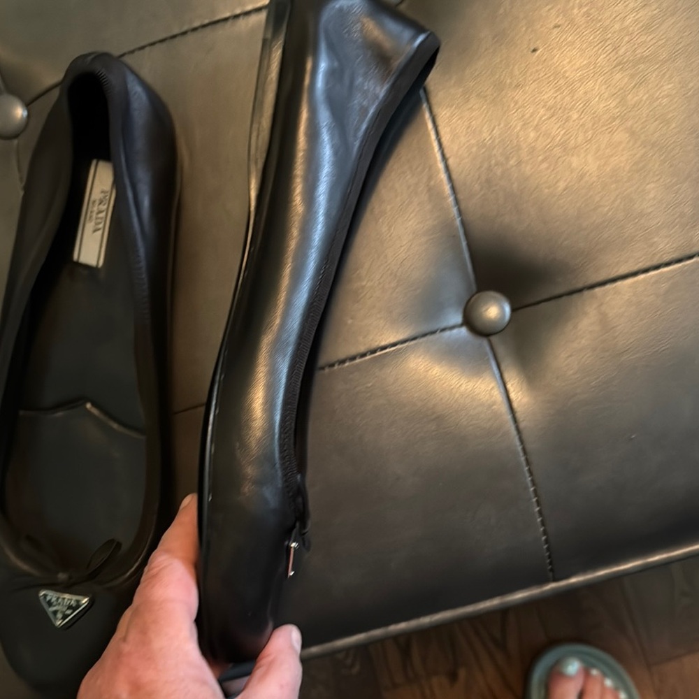 Prada Women's Black Leather Flats - Picture 5 of 10